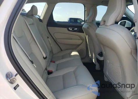 2022 Volvo Xc60 B5 Inscription z USA, uszkodzony, nr VIN YV4L12DL5N1033309